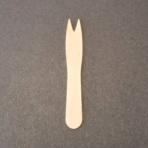 3.75'' wooden sampling fork